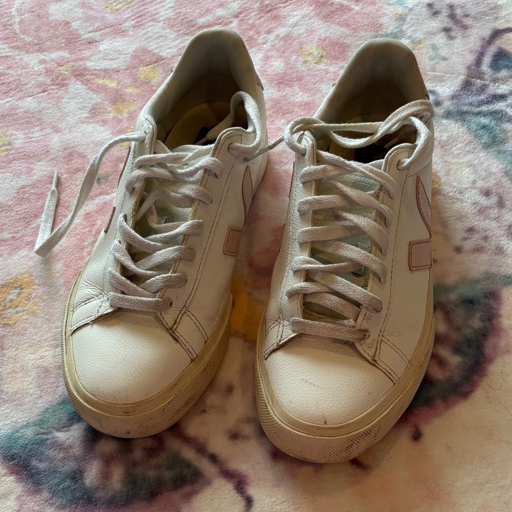 Veja White Leather Low-Top Sneakers Size 9 Womens